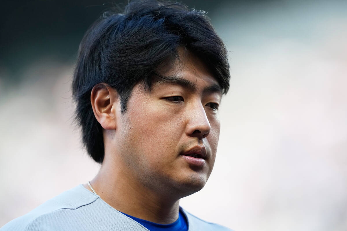 岡本和真左膝傷勢未癒 賽前改坐板凳