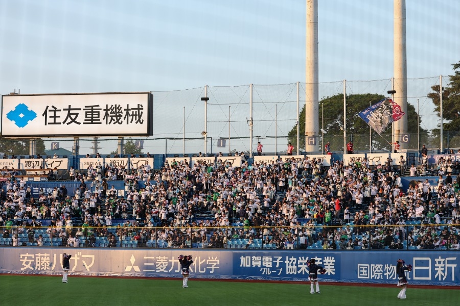 日大三高管樂隊神宮球場助陣 養樂多雖輸仍掀球迷討論