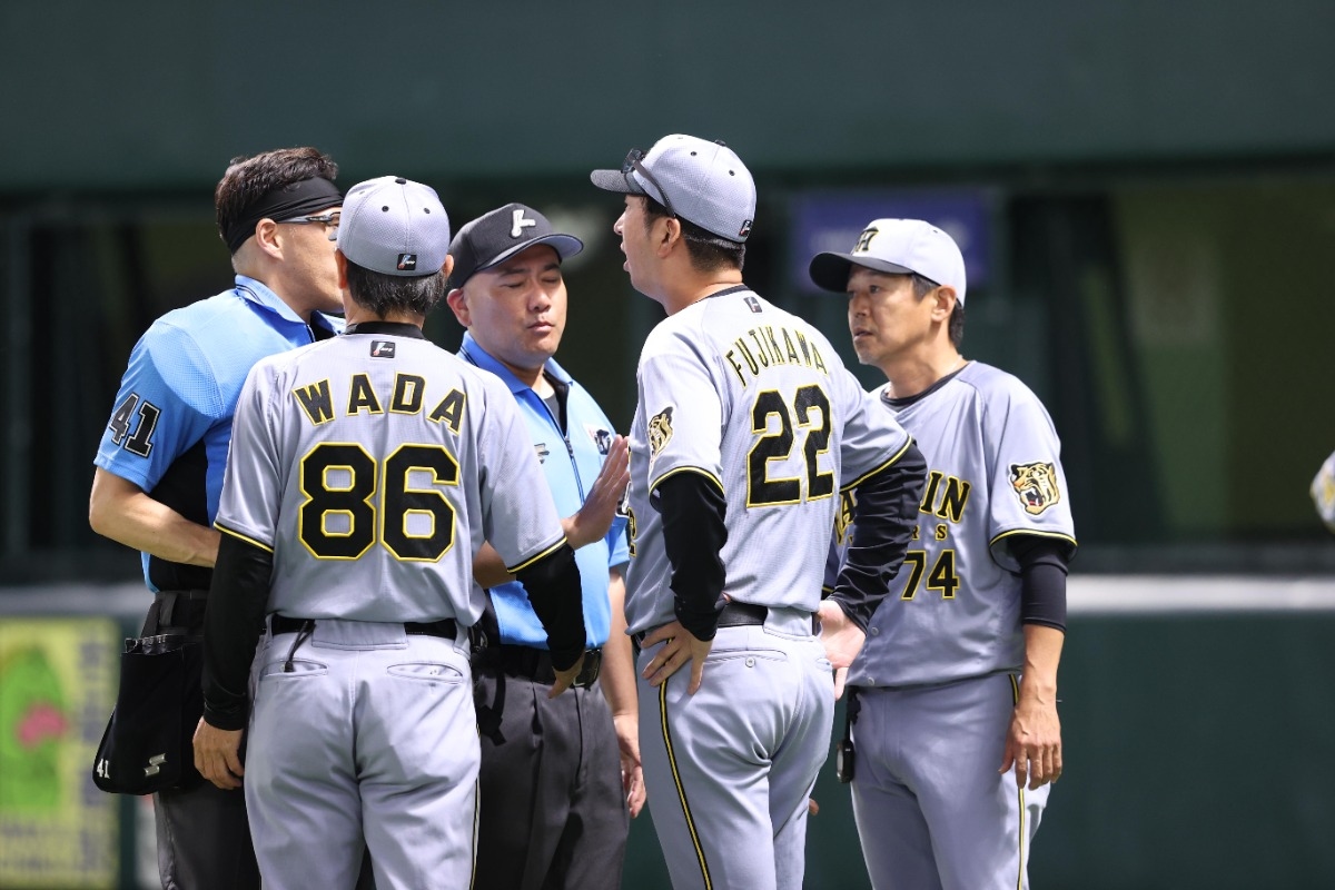 NPB／藤川球兒執教阪神首度被趕出場 盜壘判決抗議未果引爆噓聲