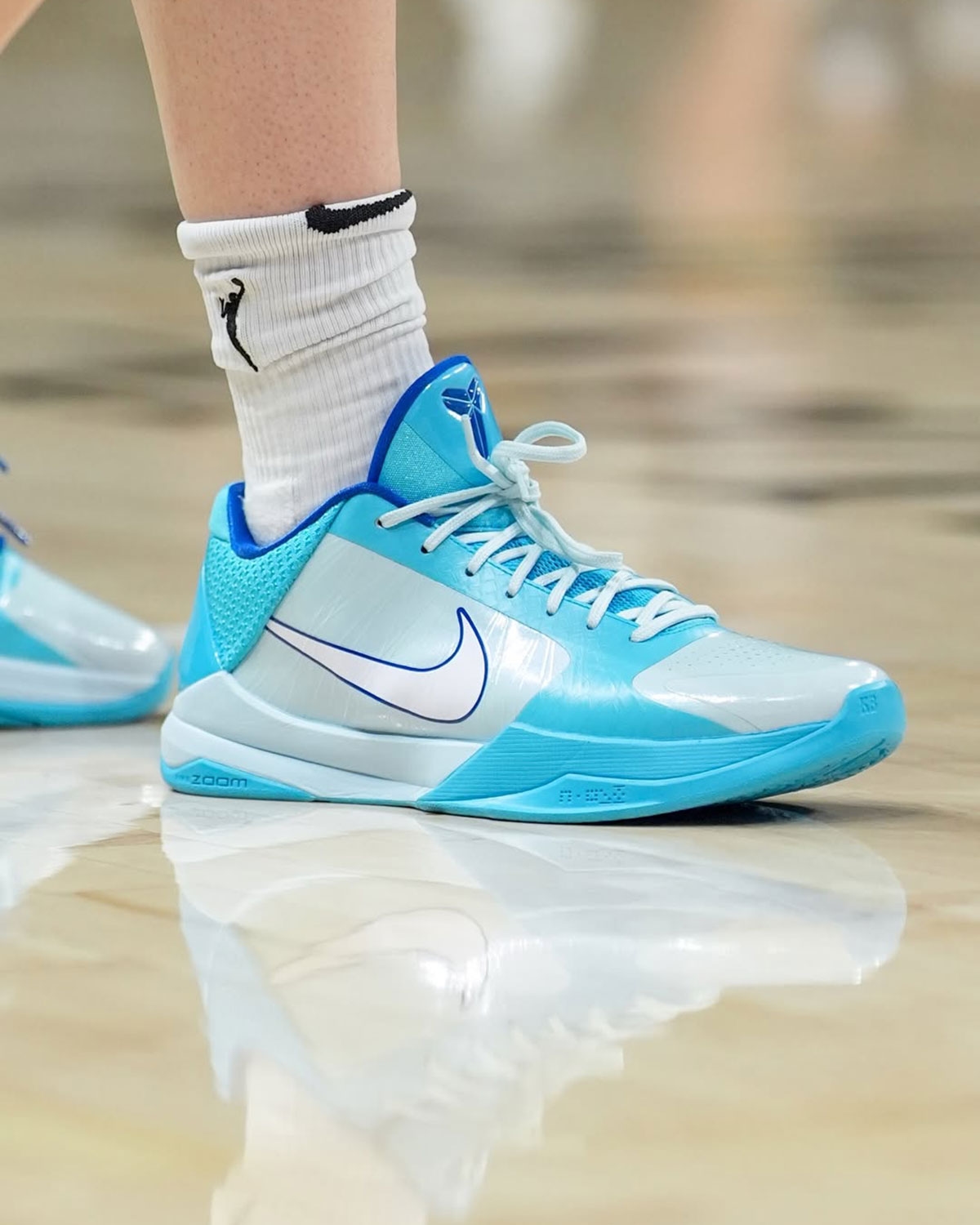 Caitlin Clark 練球上腳「Midwest Lakes」Nike Kobe 5 PE 夢幻藍調曝光