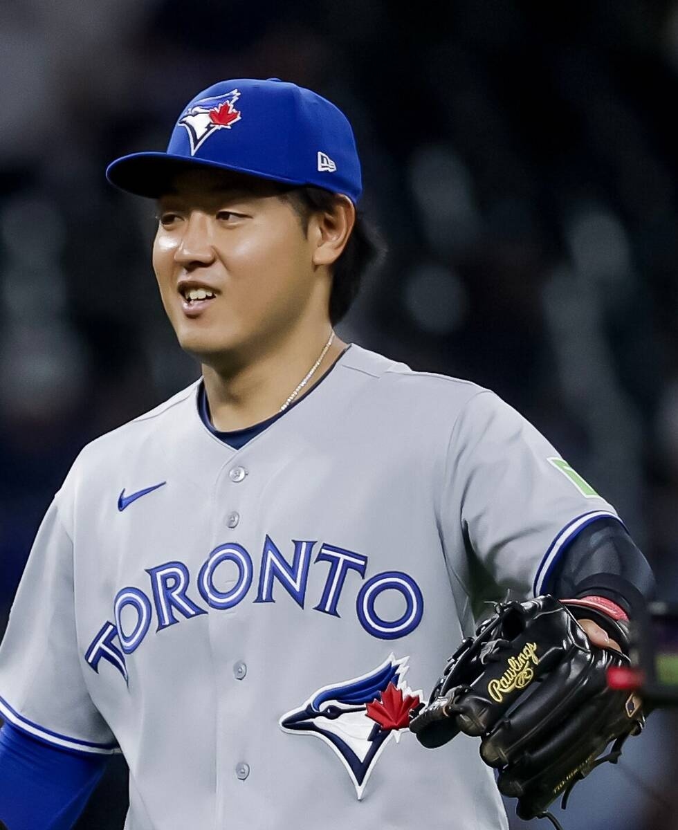 岡本和真首度踏上芬威球場 參加綠色怪物導覽還在牆內簽名