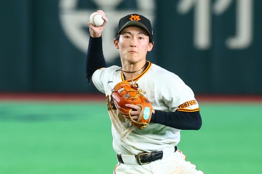 浦田俊輔7局飛撲接殺 巨人7比3勝養樂多