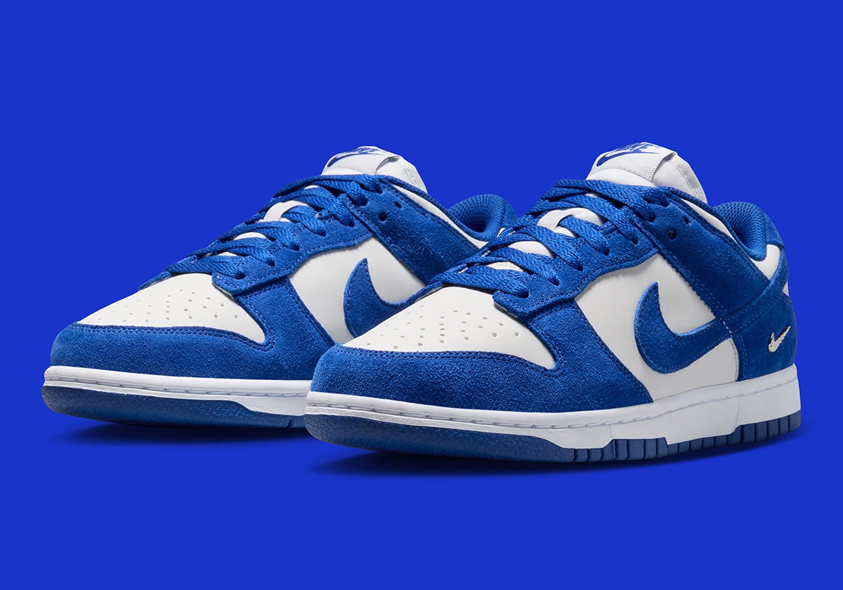 Womens Nike Dunk Low「Old Royal」登場 以麂皮與迷你銀色 Swoosh 翻玩經典