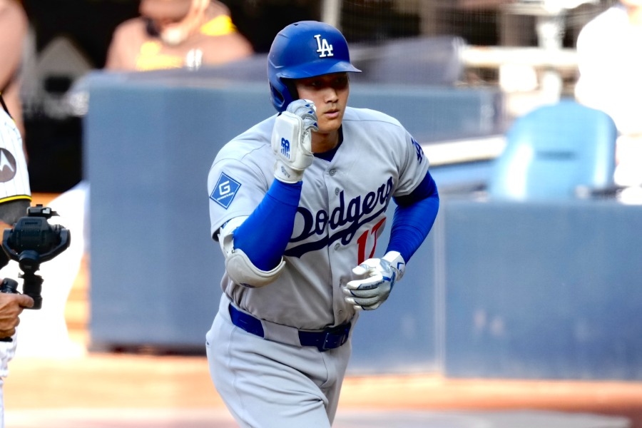大谷翔平投打同場首打席開轟 例行賽投手首棒全壘打寫史上首見