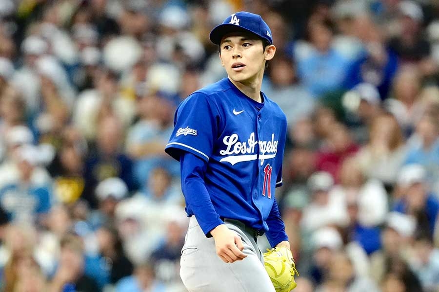 佐佐木朗希首局傳球失誤掉分 轉播球評：動作都到位但那球很難處理