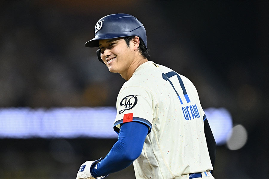 大谷翔平首局內野安打後比出小小握拳 道奇打線隨後灌9分打爆天使