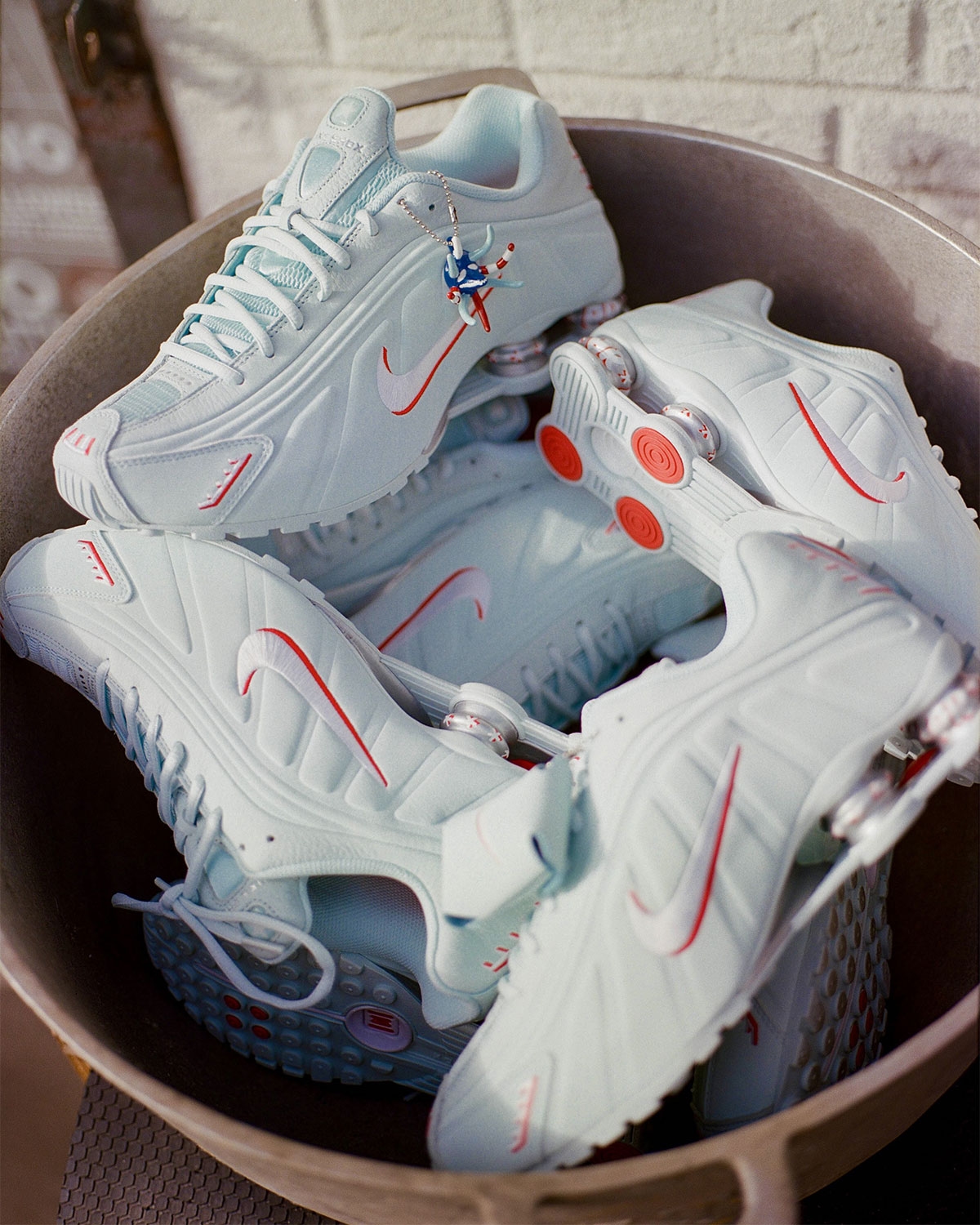 Nike Shox R4「Puerto Rico」官方圖曝光 以 1895 年原版波多黎各旗致敬