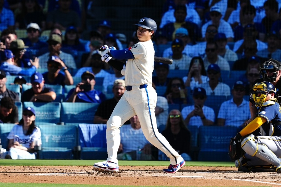 大谷翔平照打161公里火球 敲三壘安打反擊